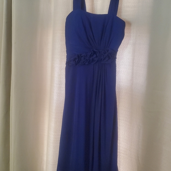 Dresses - Picture 2 of 3